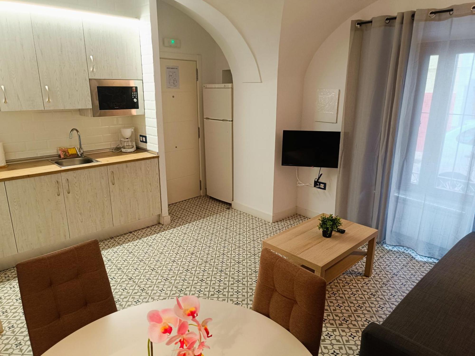Al-Qazeres Suites Caces Exterior foto