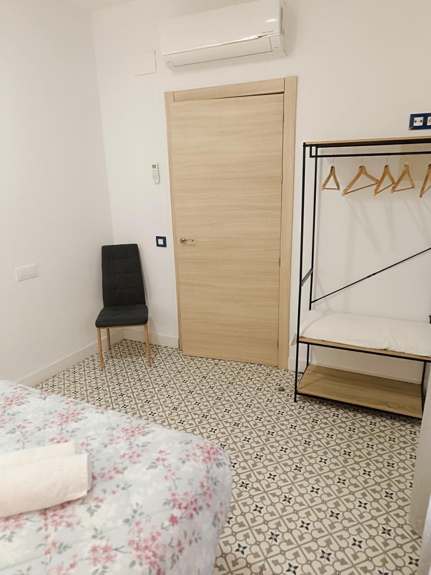 Al-Qazeres Suites Caces Exterior foto